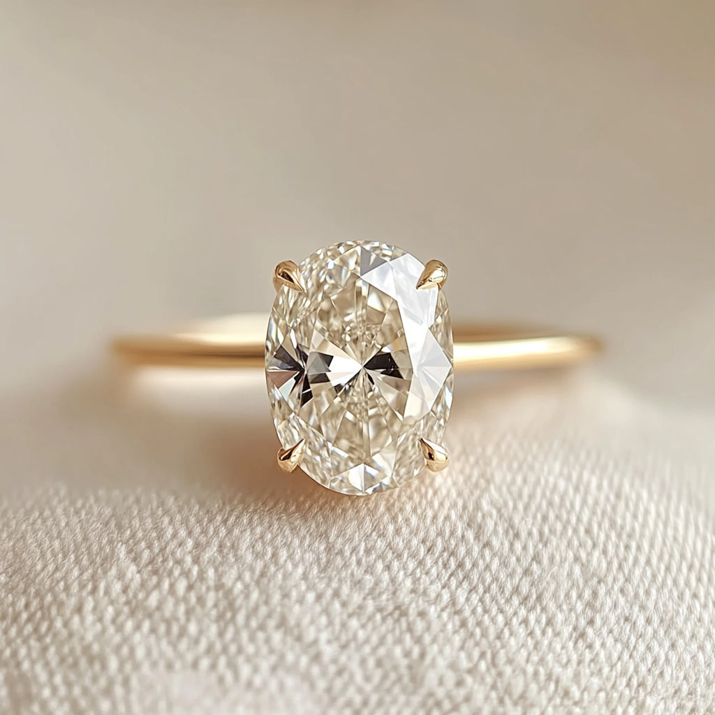The Oval-shaped diamond ring Simple