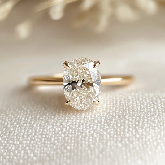 The Oval-shaped diamond ring Simple